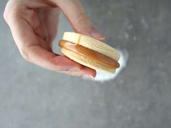 Alfajores - аржентински сладкиши с млечен конфитюр и кокос - Подготовка стъпка 6