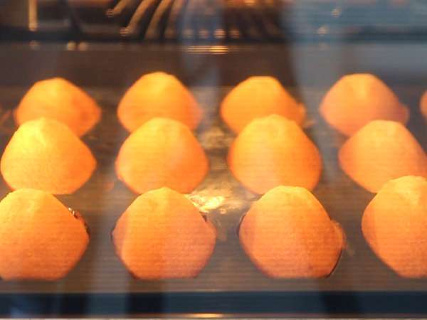 Лесна рецепта за обикновени, пухкави мадленки - Подготовка стъпка 4