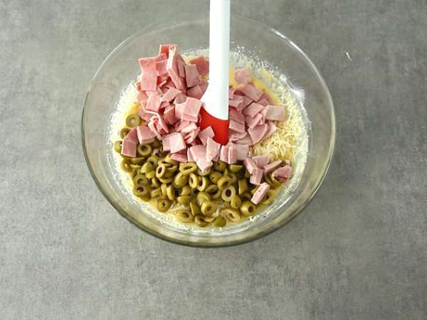 Торта с шунка и сирене и зелени маслини - Подготовка стъпка 2