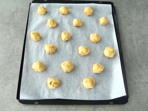 Бисквитки с остатъци от великденски шоколад - Подготовка стъпка 2