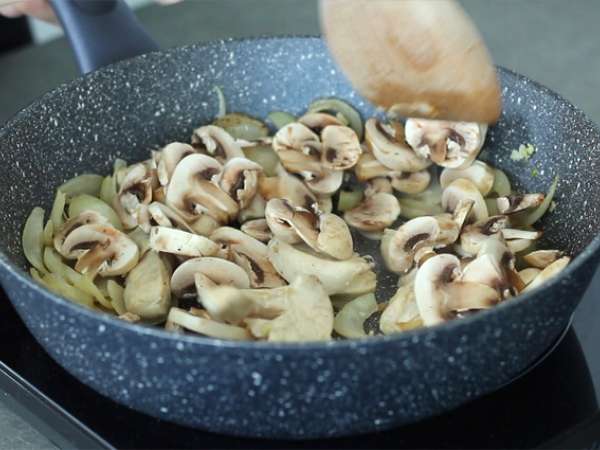 Кремообразно пилешко с гъби - Подготовка стъпка 2