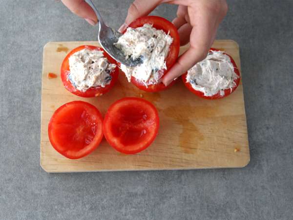 Домати, пълнени с риба тон, фреш и маслини - Подготовка стъпка 3