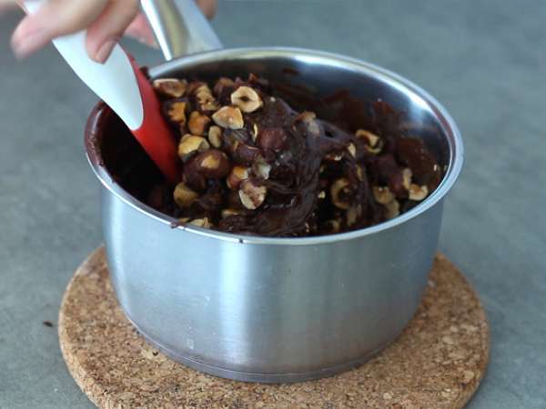 Лешников фъдж - квадрати от шоколад и лешници - Подготовка стъпка 2