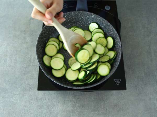 Клофути от тиквички и козе сирене - Подготовка стъпка 1