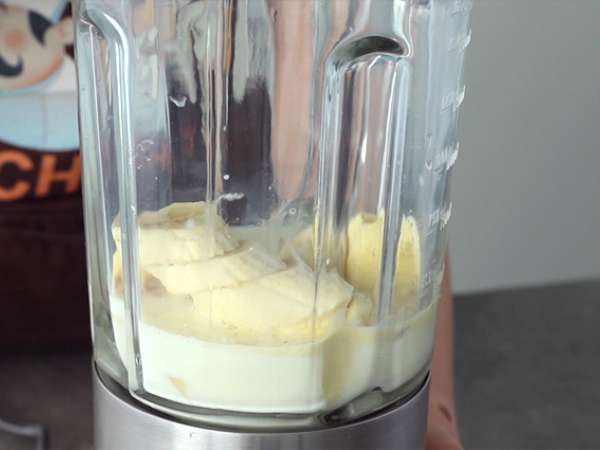 Млечен шейк от банани и ванилия - Подготовка стъпка 2