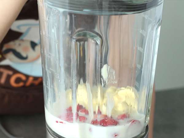 Млечен шейк от ягоди и ванилия - Подготовка стъпка 2