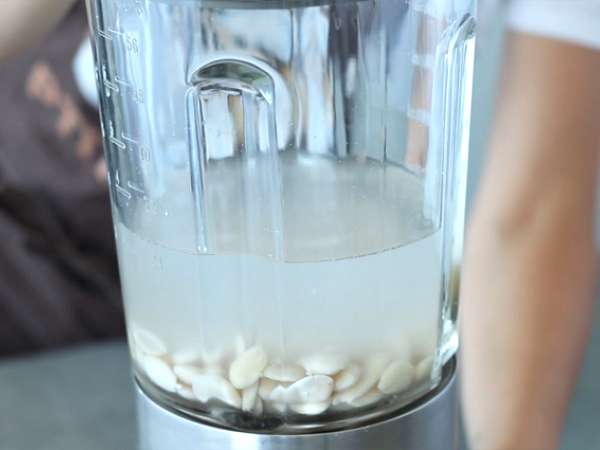 Домашно бадемово мляко - Подготовка стъпка 2