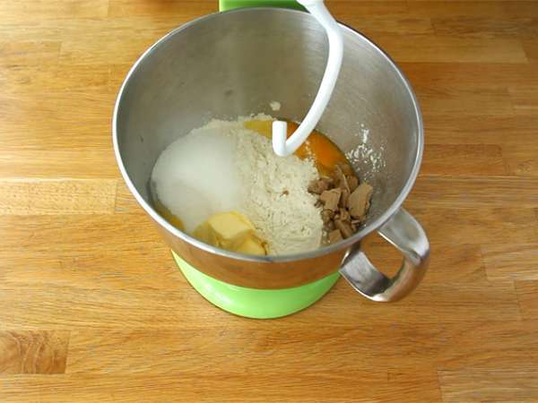 Плетени кайсиеви бриоши - Подготовка стъпка 1