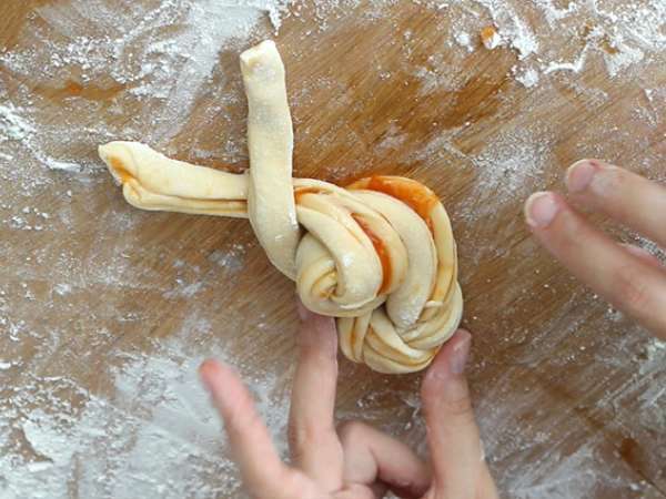 Плетени кайсиеви бриоши - Подготовка стъпка 7