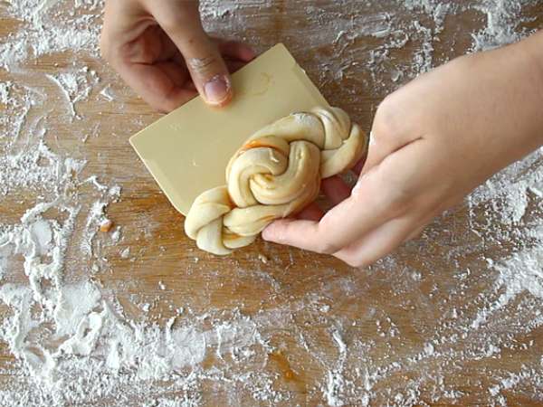 Плетени кайсиеви бриоши - Подготовка стъпка 8