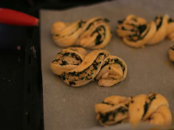 Плетени хлебчета с песто - Подготовка стъпка 8