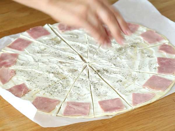 Кроасани от бутер тесто с шунка и фреш - Подготовка стъпка 2