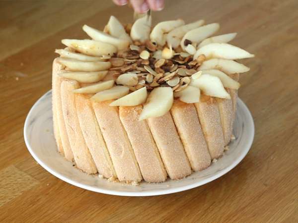 Шарлот с круши и препечени бадеми - Подготовка стъпка 7