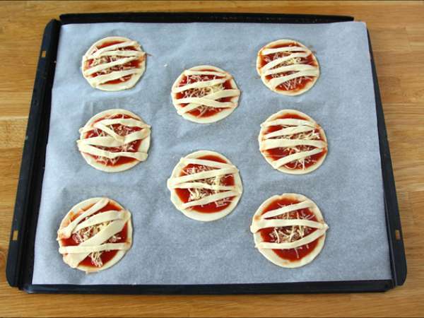 Пица за мама от бутер тесто - Подготовка стъпка 4