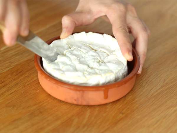 Камамбер, печен на фурна, с мед и орехи - Подготовка стъпка 1