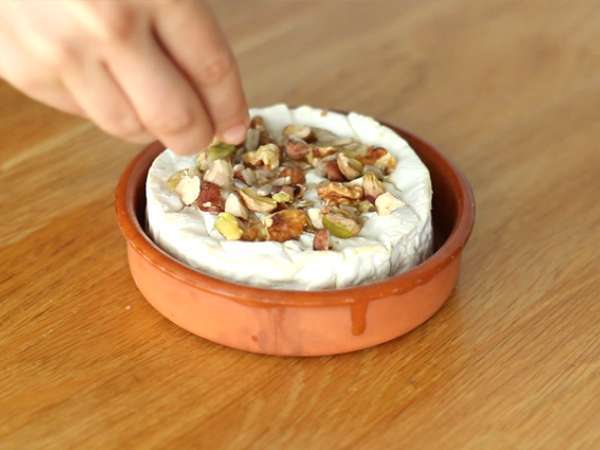 Камамбер, печен на фурна, с мед и орехи - Подготовка стъпка 2