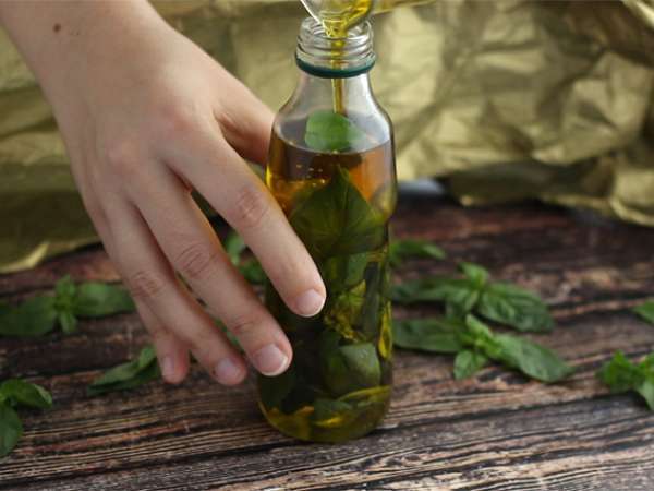 Домашно масло от босилек - Подготовка стъпка 1