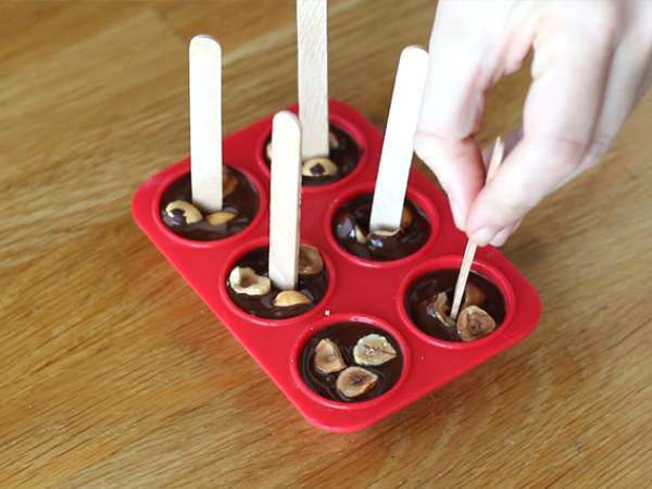 Горещи шоколадови близалки: черен шоколад + печени лешници - Подготовка стъпка 3