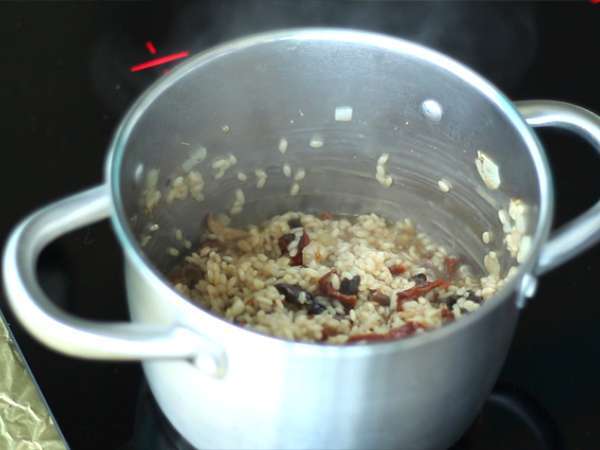 Вегетарианско ризото със сушени домати и гъби - Подготовка стъпка 3