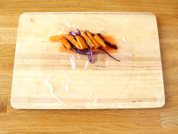 Вегетариански пролетни рулца - червено зеле и сладки картофи - Подготовка стъпка 5