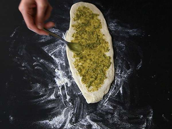 Плетени хлебчета със зелено песто - Подготовка стъпка 3