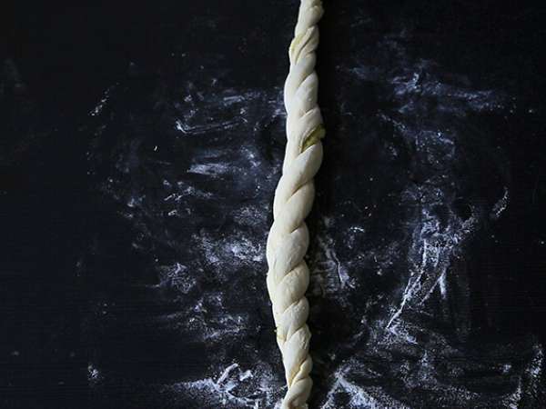 Плетени хлебчета със зелено песто - Подготовка стъпка 5