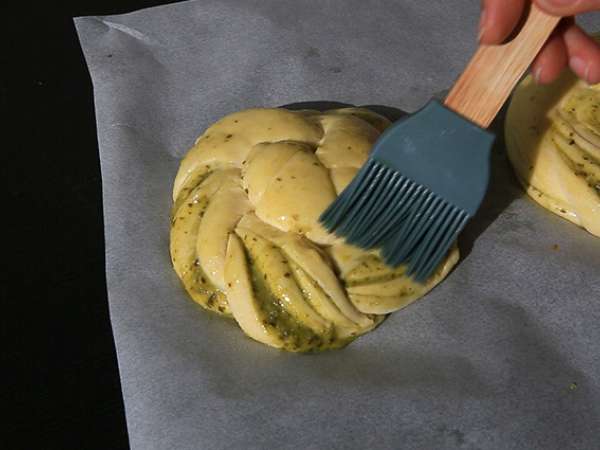 Плетени хлебчета със зелено песто - Подготовка стъпка 7