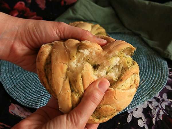 Плетени хлебчета със зелено песто - Подготовка стъпка 8