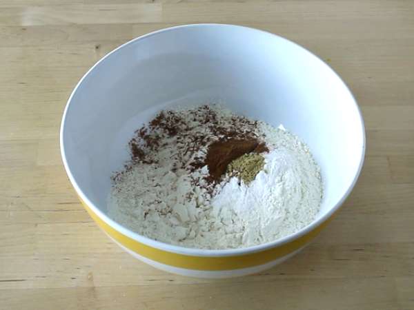 Морковна бисквитена торта с пълнеж от чийзкейк - Подготовка стъпка 2