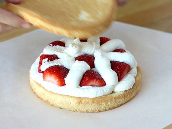 Торта на пластове с ягоди и крем маскарпоне - Подготовка стъпка 8