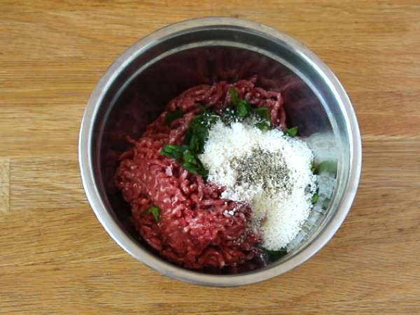 Кюфтета от говеждо месо и пармезан - Подготовка стъпка 1