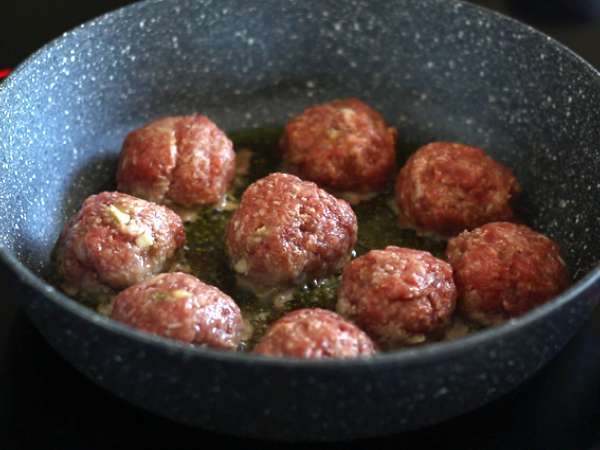 Телешки кюфтета, пълнени със сирене моцарела - Подготовка стъпка 5