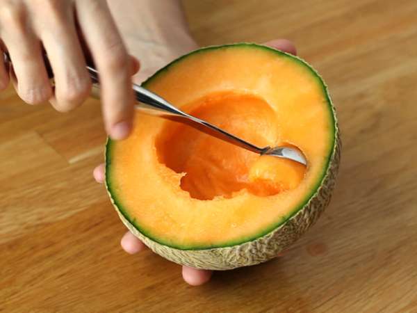 Салата от пъпеш върху пъпеш - Подготовка стъпка 1