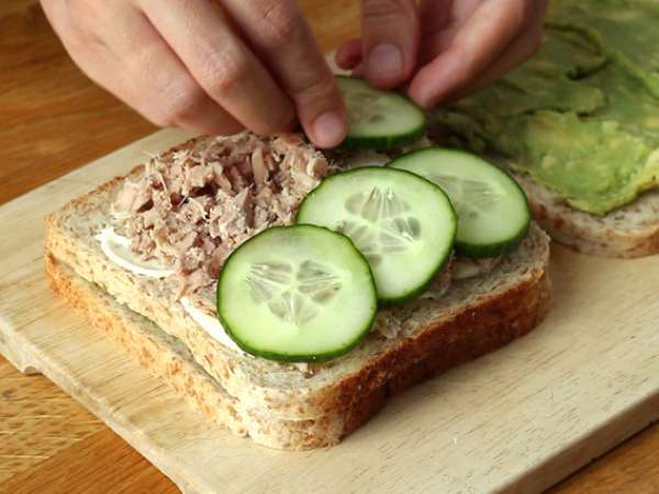 Клубен сандвич с риба тон и авокадо - Подготовка стъпка 2