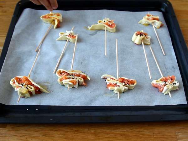 Елхи от бутер тесто с два вида сьомга - Подготовка стъпка 5