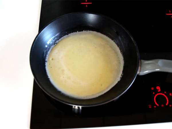 Палачинки с пълнеж от сос бешамел, сирене и шунка - Подготовка стъпка 3