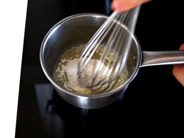 Палачинки с пълнеж от сос бешамел, сирене и шунка - Подготовка стъпка 5