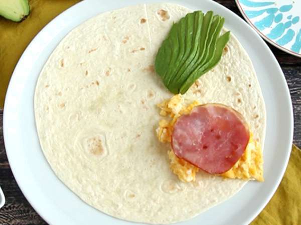 Обвивка на скара в стил късна закуска - Tortilla Wrap Hack - Подготовка стъпка 2