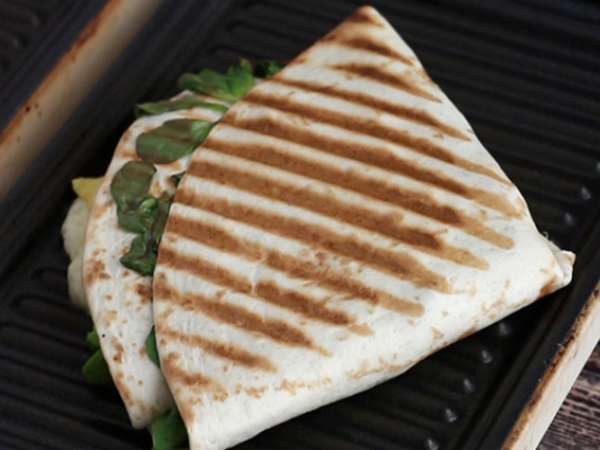 Обвивка на скара в стил късна закуска - Tortilla Wrap Hack - Подготовка стъпка 6