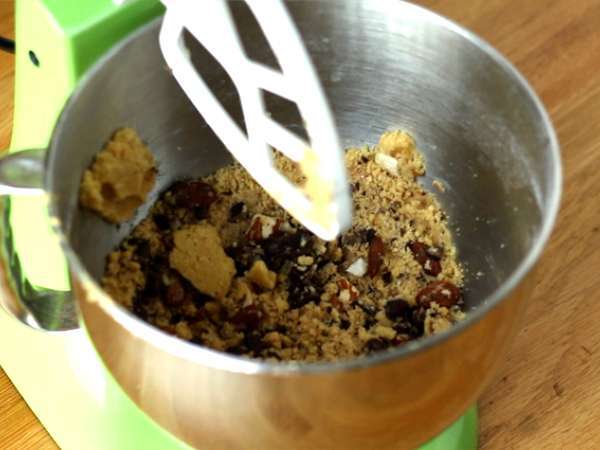 Бисквитки с шоколад, фъстъци и бадеми - Подготовка стъпка 2