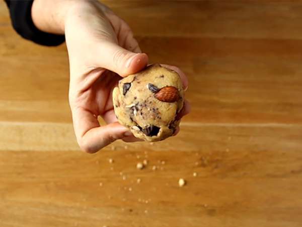 Бисквитки с шоколад, фъстъци и бадеми - Подготовка стъпка 3