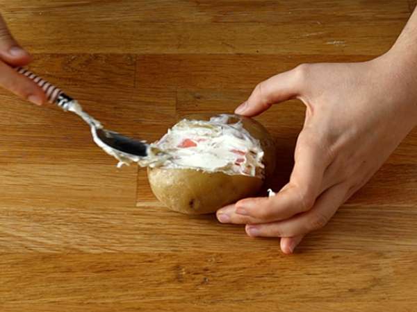 Картофи, пълнени с пушена сьомга и фураж фрайс - Подготовка стъпка 3