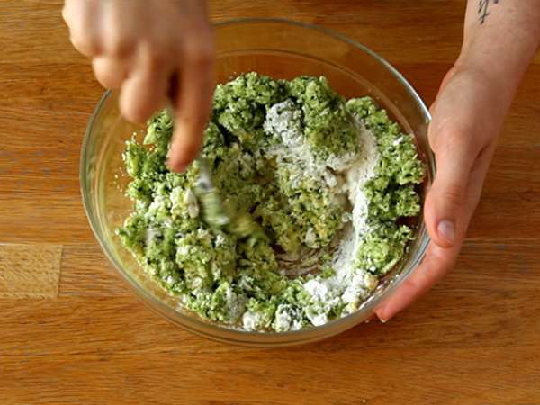 Питки от тиквички и фета - Подготовка стъпка 4