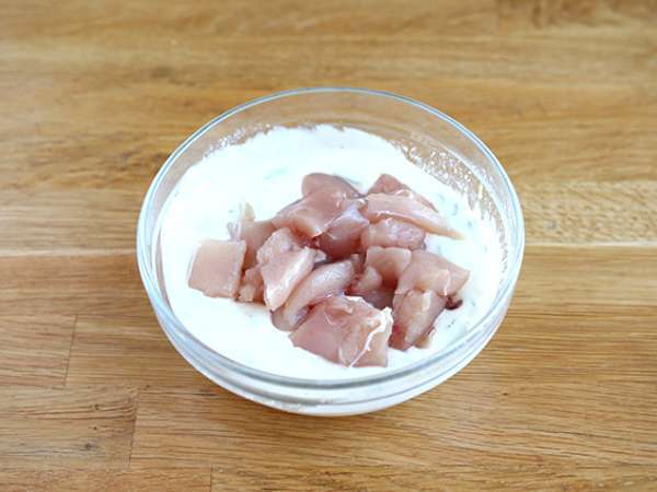 Шишчета с мариновано пилешко месо в сос от кисело мляко и лимон - Подготовка стъпка 2