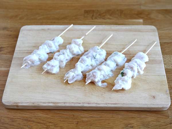 Шишчета с мариновано пилешко месо в сос от кисело мляко и лимон - Подготовка стъпка 3