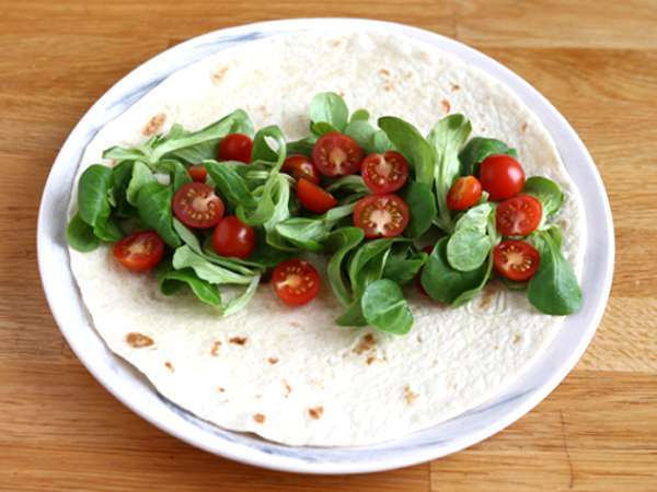 Обвивка за сандвич с чоризо, авокадо и домати - Подготовка стъпка 1