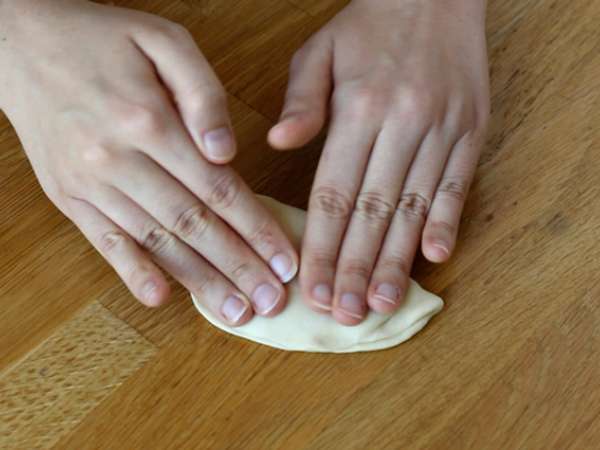 Турски палачинки, пълнени с фета, лимон и магданоз - Gözleme - Подготовка стъпка 7