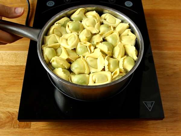 Салата с тортелини и песто - Подготовка стъпка 1