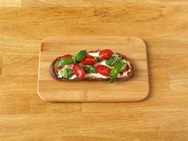 Сандвичи с прясно сирене, песто и чери домати - Подготовка стъпка 4