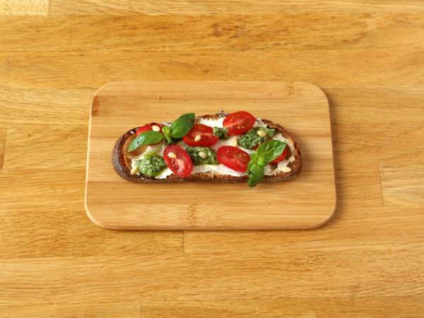 Сандвичи с прясно сирене, песто и чери домати - Подготовка стъпка 5